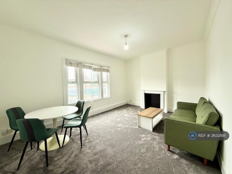 1 bedroom flat in Fairfield Street, London, SW18 (1 bed) (#2632881)