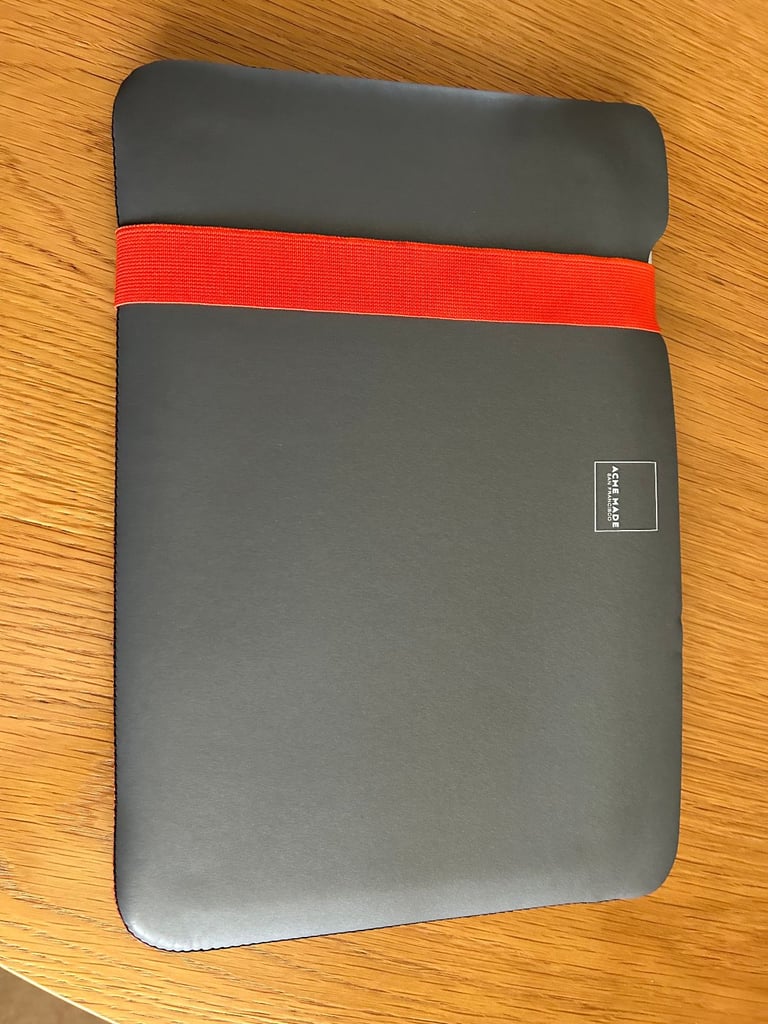 Apple MacBook Air 11.6 ” 1.6GHz 4GB/128GB Intel Core i5 - Immaculate