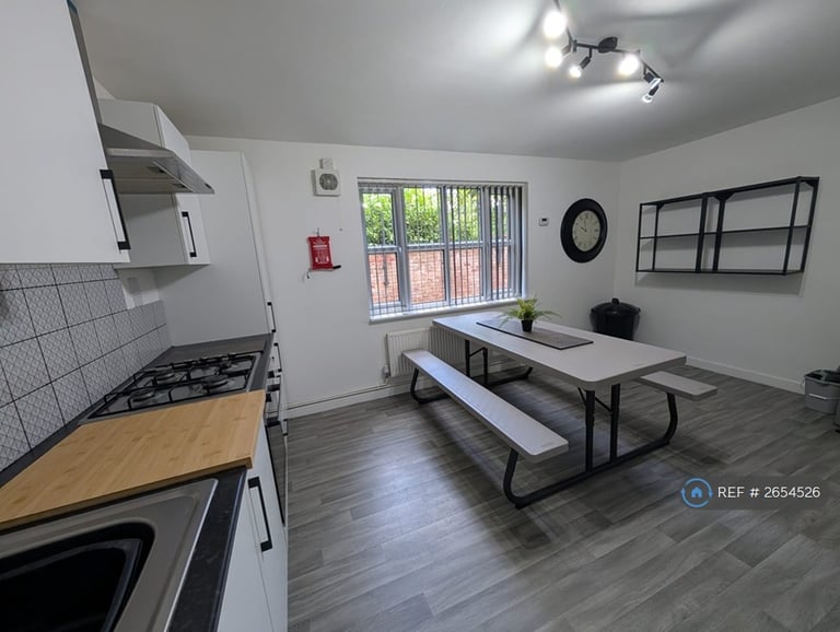 6 bedroom house in Denison Court, Nottingham, NG7 (6 bed) (#2654526)