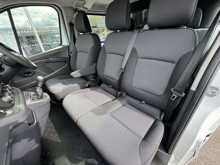 2025 Renault Trafic 130ps LL30 130 Advance 6 Seat with Air Con, Cruise, Rear Sensors &amp; Delive...
