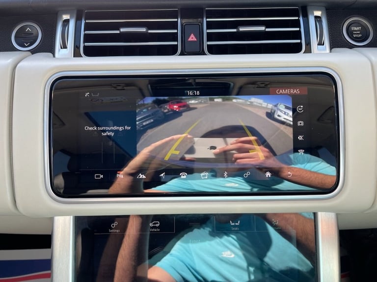 2019 Land Rover Range Rover 3.0 SD V6 Vogue black pack SUV 5dr Diesel Auto 4WD 275 bhp ESTATE Die...