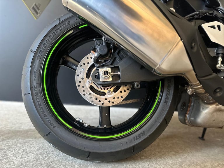 STUNNING ONE OWNER 2024/24 KAWASAKI ZX-10R MOTORCYCLE 