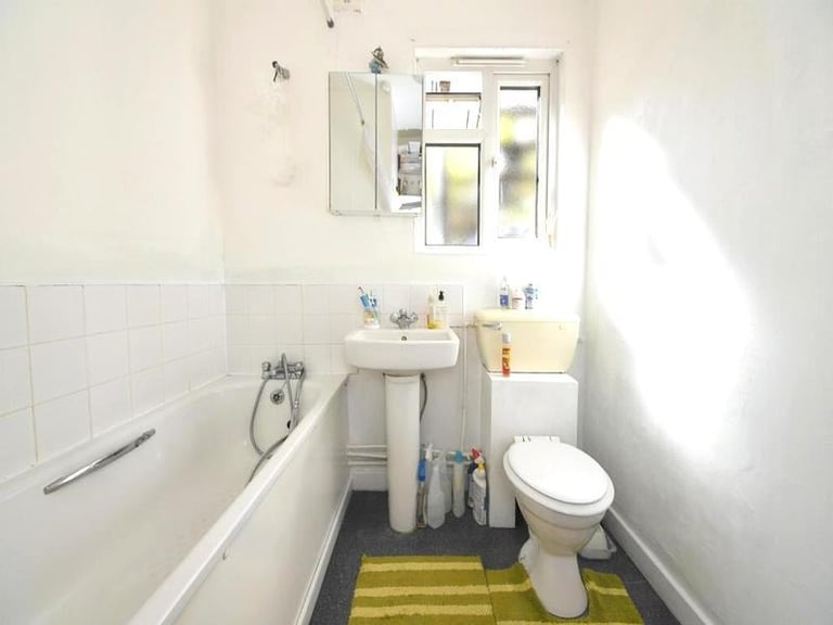 image for 🌟 SPACIOUS DOUBLE ROOM IN ISLINGTON – £800/MONTH (BILLS INCLUDED, COUPLES WELCOME) 🌟