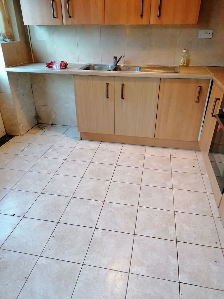 3 bed room semi detached house TO LET