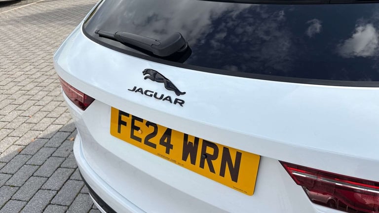 2024 Jaguar F-Pace 2.0 D200 R-Dynamic SE Black 5dr Auto AWD Estate Diesel Automatic
