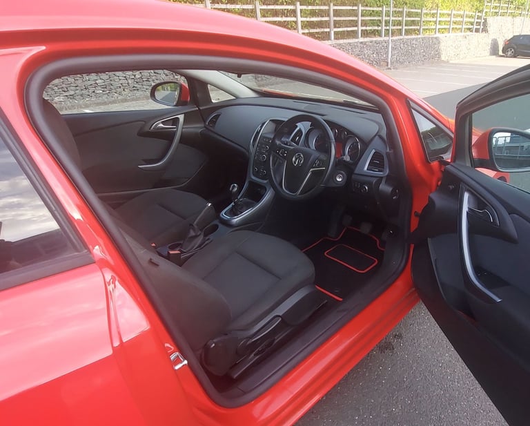 VAUXHALL ASTRA 1.4 PETROL FULL-SERVICE HISTORY & 11 MONTHS MOT 