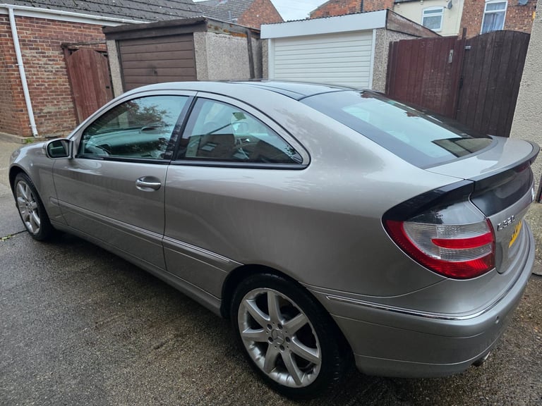 Mercedes-Benz, C CLASS, Coupe, 2004, Semi-Auto, 3199 (cc),3 doors - Image 2