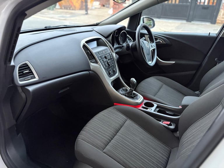Vauxhall, ASTRA, Hatchback, 2011, Manual, 1398 (cc), 5 doors