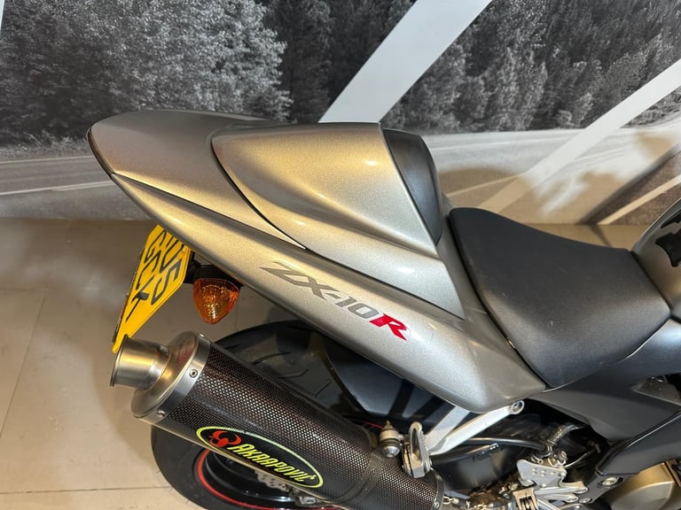 Kawasaki ZX 10 R 2005 with 19,895 miles + Akrapovic 