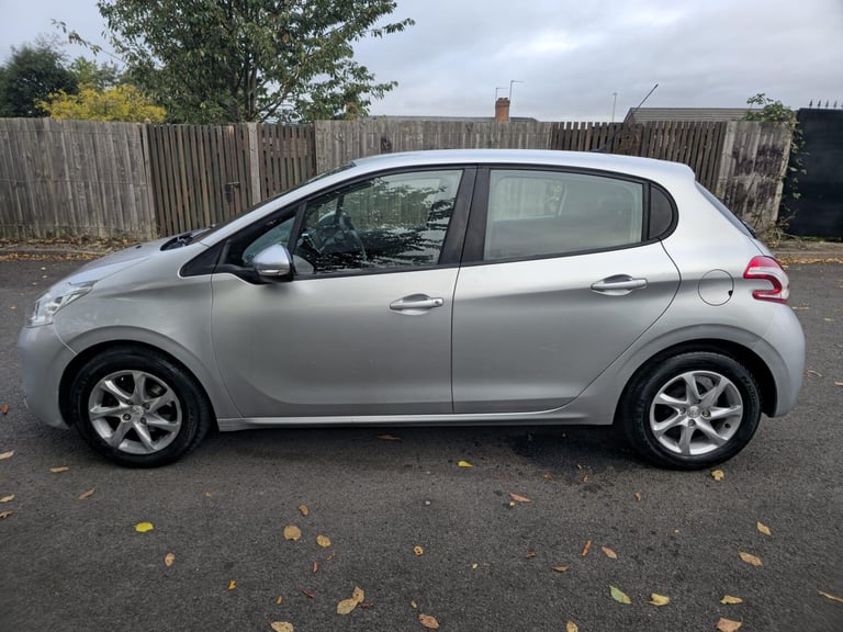 2013 Peugeot 208 1.2 VTi Active 5dr HATCHBACK PETROL Manual