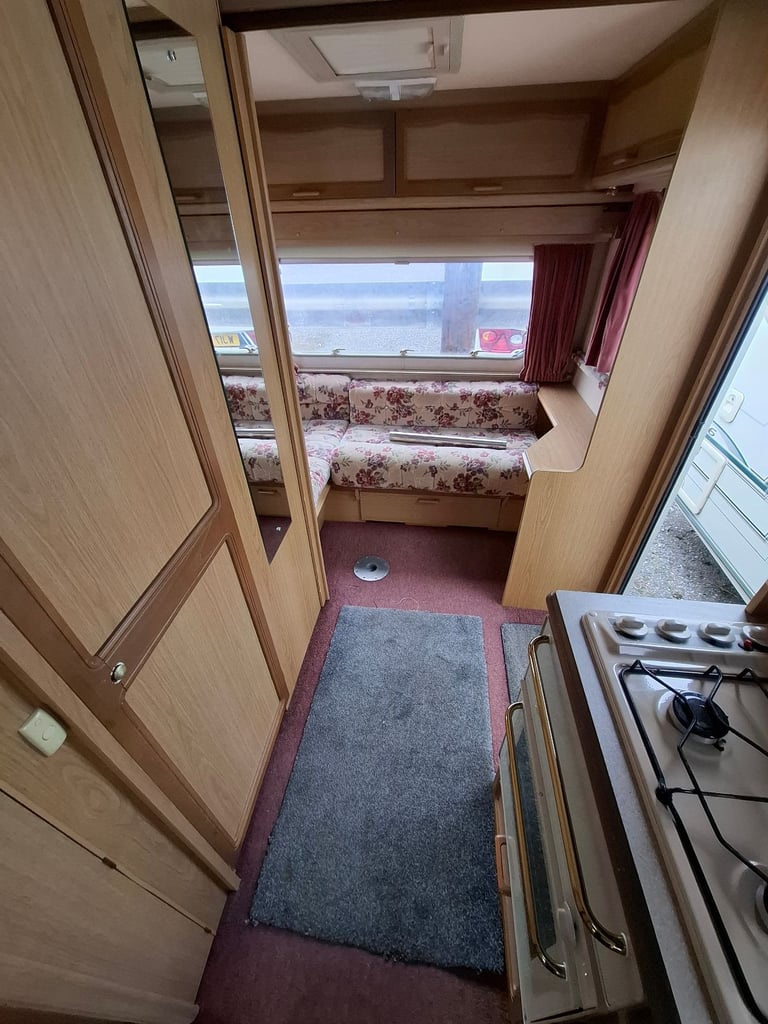 SELL 2000 Swift Challenger 490 SE LUX 5 berth
