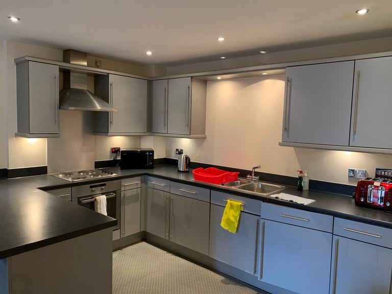 City Centre executive apartment for short term holiday/business let  