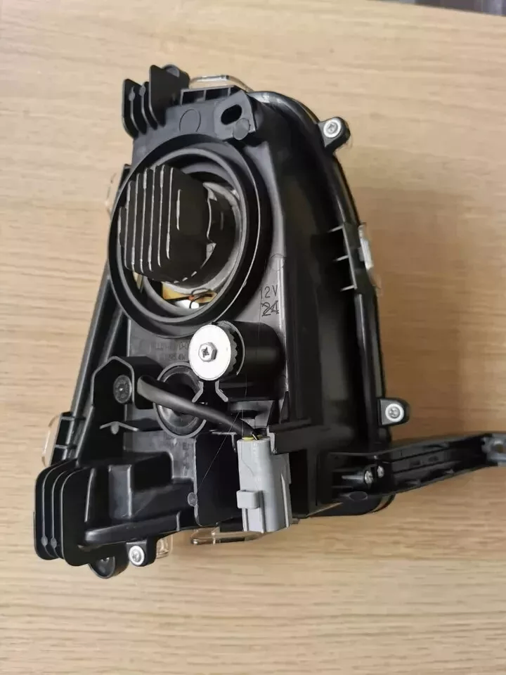 Toyota Prius 2016-2018 Front Fog Light Lamp Passenger Side