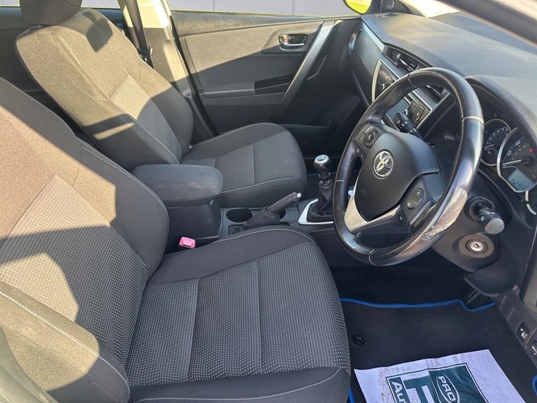 2015 Toyota Auris 1.33 Dual VVT-i Icon Euro 5 (s/s) 5dr HATCHBACK Petrol Manual