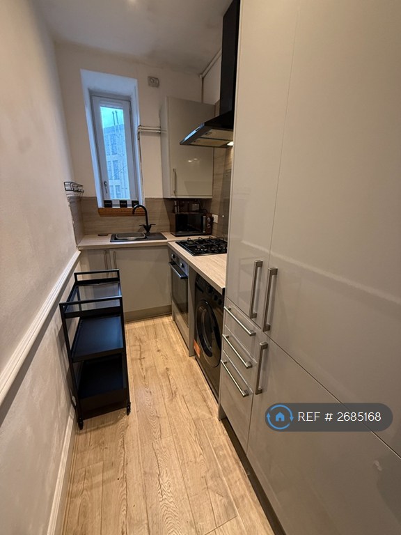 2 bedroom flat in Hastie Street, Glasgow, G3 (2 bed) (#2685168)