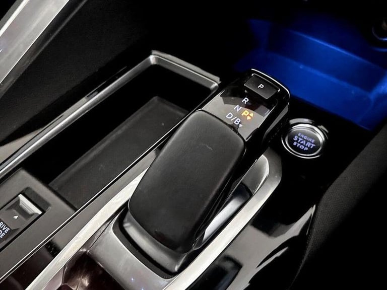 2021 Peugeot 3008 1.6 13.2kWh Allure e-EAT Euro 6 (s/s) 5dr Automatic SUV Hybrid Automatic