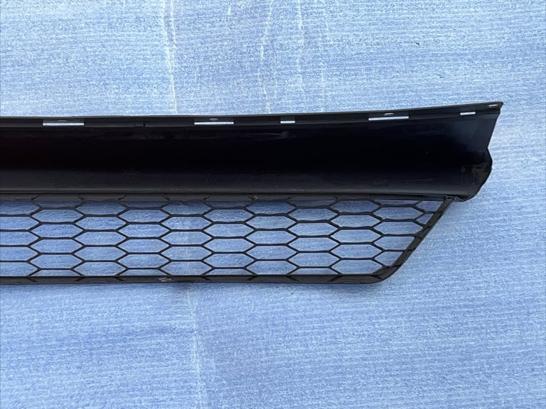 GENUINE HONDA JAZZ FRONT BUMPER LOWER RADIATOR GRILL 15-19 71102-TAR