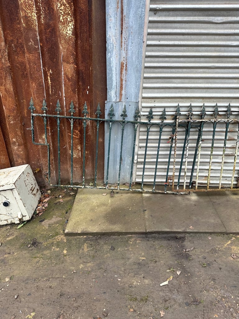 Vintage Cast Iron Garden Railing x4 Pieces