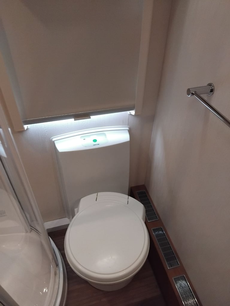 2013 Elddis invinity 482 2 berth caravan 