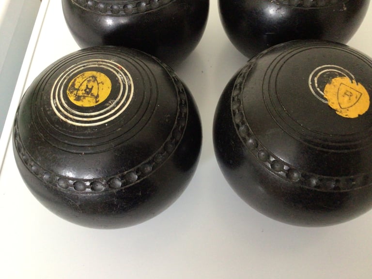image for Set of 4. hemselite bowls 