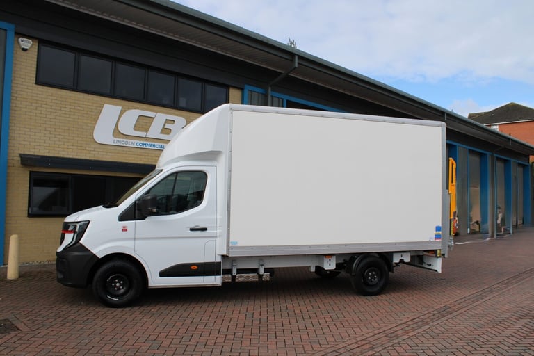 RENAULT MASTER ADVANCE 150BHP 4.1 METER LUTON VAN WITH TAIL LIFT BRAND NEW MODEL
