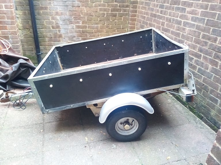 Single-axle box trailer