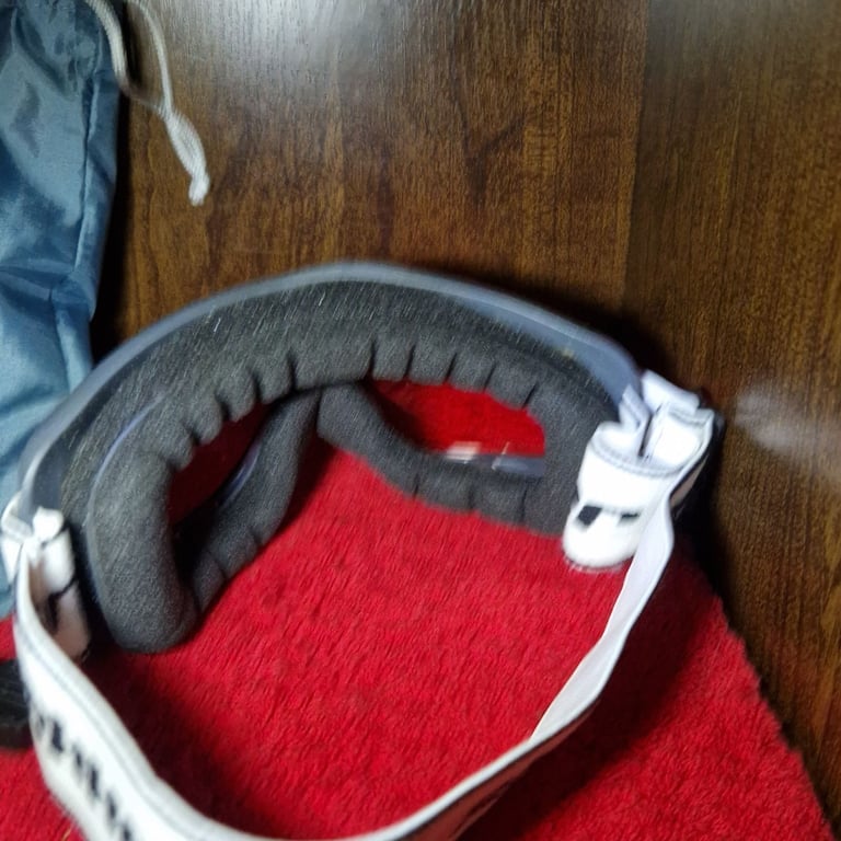 Slokker School Plus Ski Snowboard Goggles – Red Lens – With Bag & Strap