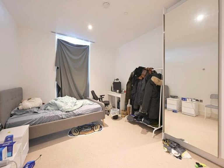 Welcome to this charming property in the heart of Mudchute!