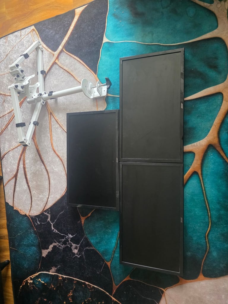 Acer triple monitors and stand