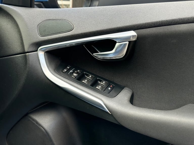 2015 Volvo V40 T2 SE 5dr HATCHBACK PETROL Manual