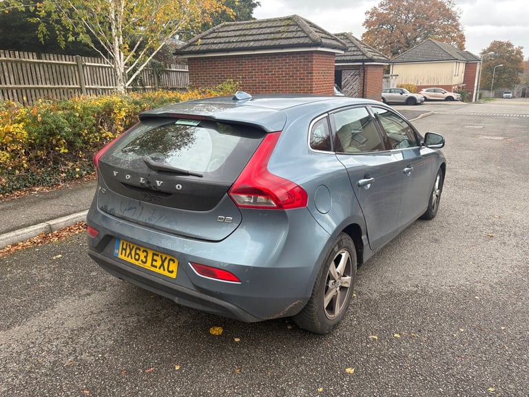 2013 63 plate new shape Volvo v40 se 1.6 d2 Automatic 5 door hatchback blue £2750