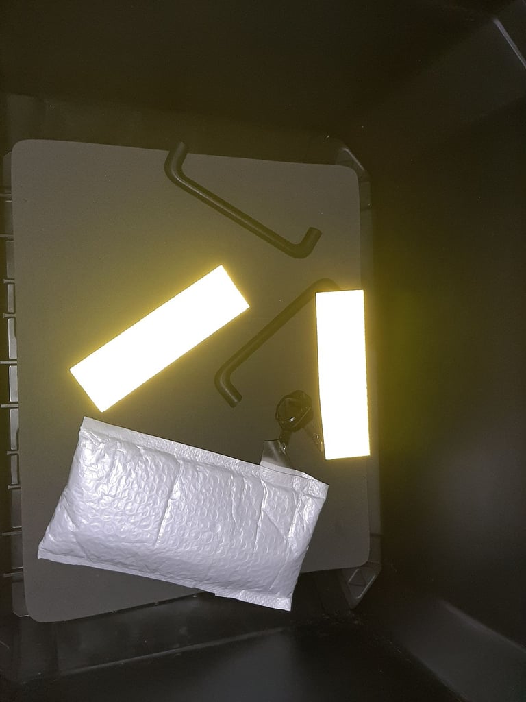 Brand new 45 litre  top box complete  with all hardware and 2 keys never fitted 