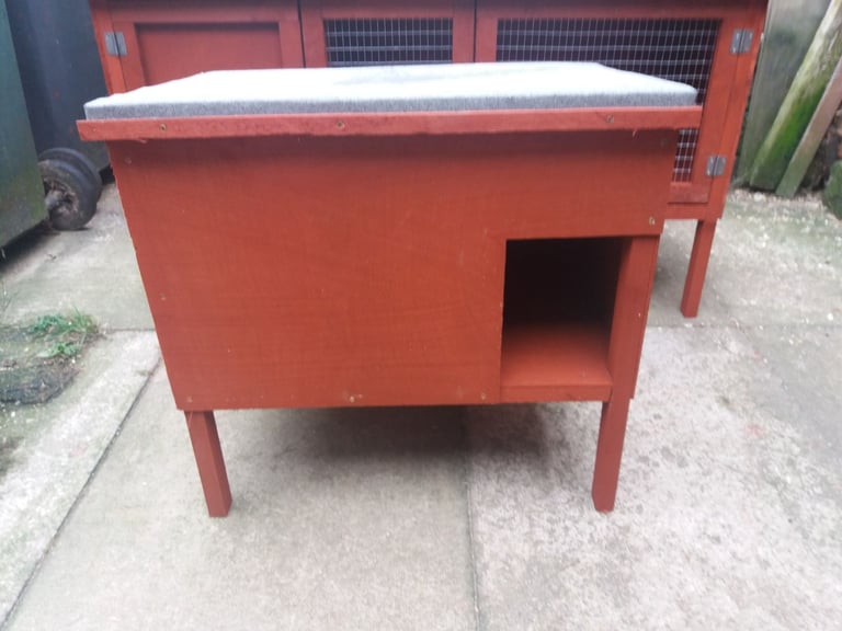 Outdoor cat shelters 