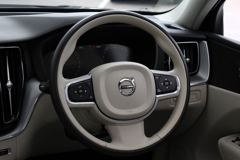 2021 Volvo XC60 2.0 B5 MHEV Momentum SUV 5dr Petrol Hybrid Auto AWD Euro 6 (s/s) (250 ps) ESTATE ...