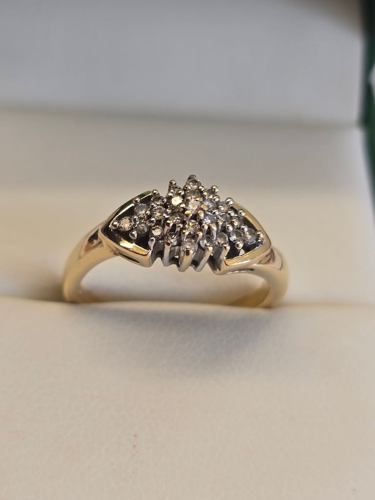 18CT GOLD 0.25PTS DIAMOND CLUSTER