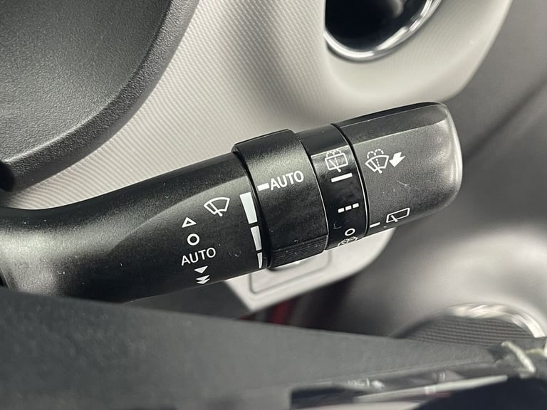 2017 Toyota Yaris 1.33 Dual VVT-i Design Hatchback 5dr Petrol Manual Euro 6 (Safety Sense) (9 Hat...