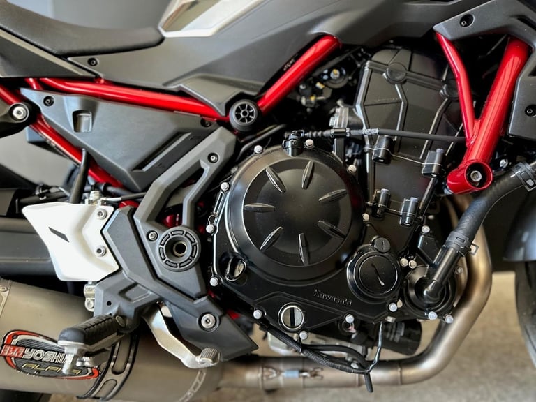 STUNNING LOW MILEAGE 2023/23 KAWASAKI Z650 MOTORCYCLE 