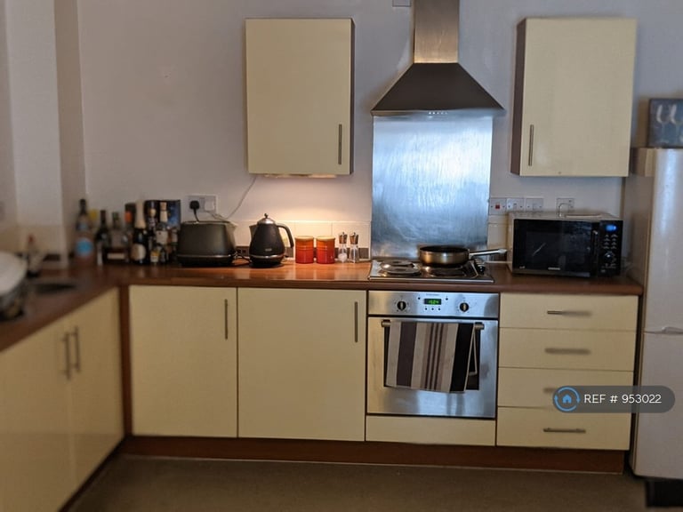 1 bedroom flat in Blantyre Street, Manchester, M15 (1 bed) (#953022)