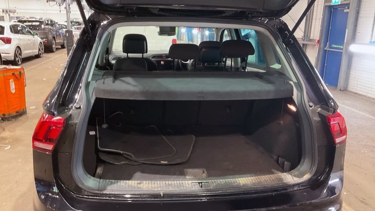 2019 Volkswagen Tiguan 2.0 TDI Match SUV 5dr Diesel Manual Euro 6 (s/s) (150 ps) 2 FORMER OWNERS ...