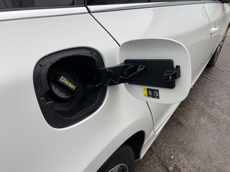 2014 Volvo V60 2.4 D6 Estate 5dr Diesel Plug-in Hybrid Geartronic AWD Euro 5 (s/s) (285 ps ESTATE...