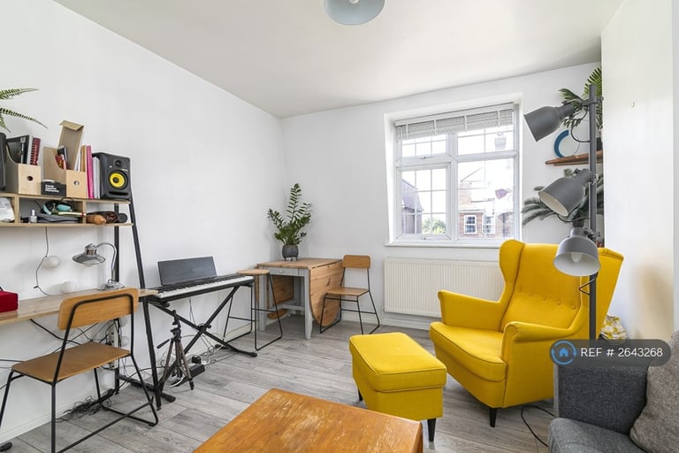 2 bedroom flat in Sidmouth Road, London, NW2 (2 bed) (#2643268)