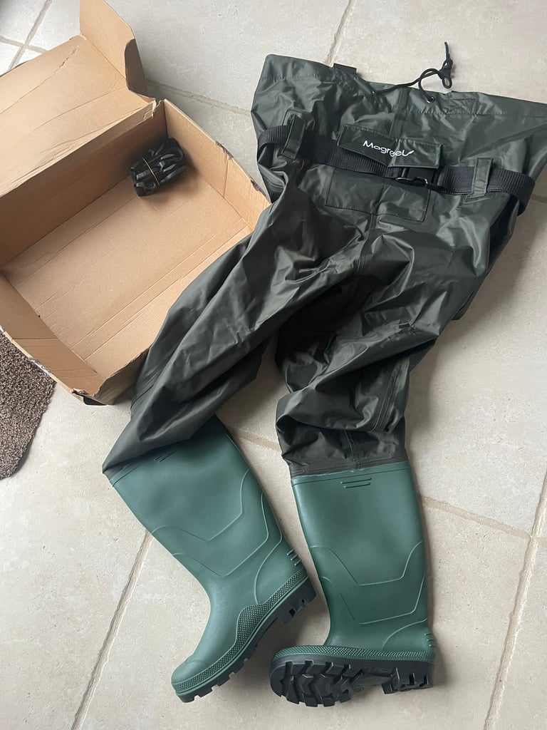 Chest Waders Magreel size 7 (NEW), in Enniskillen, County Fermanagh