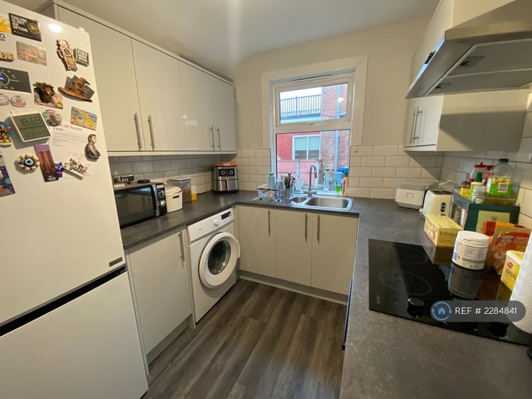 2 bedroom flat in Bridgford Road, West Bridgford, Nottingham, NG2 (2 bed) (#2284841)