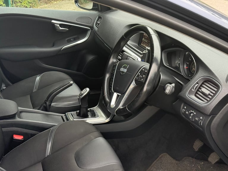 2013 Volvo V40 T3 SE 5dr HATCHBACK Petrol Manual