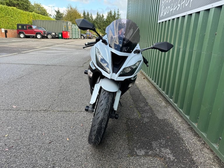 Kawasaki ZX6R 636 White and Black 23k Austin Racing Full System 2013 