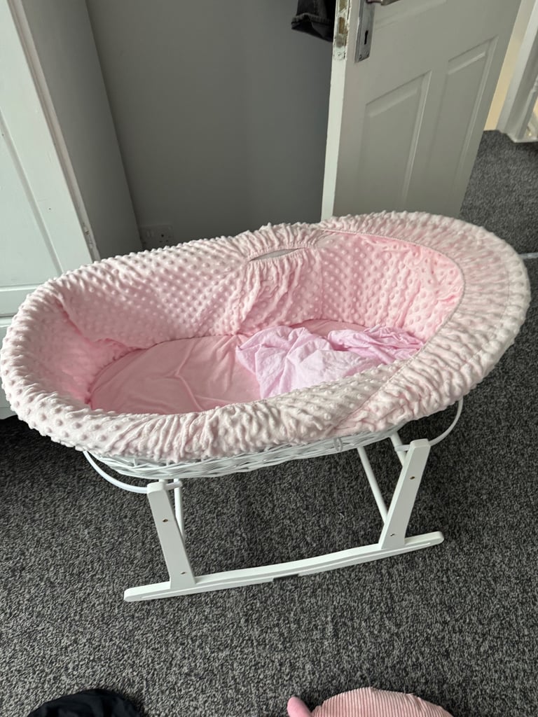 Free Moses basket with rocking stand and mattress cover