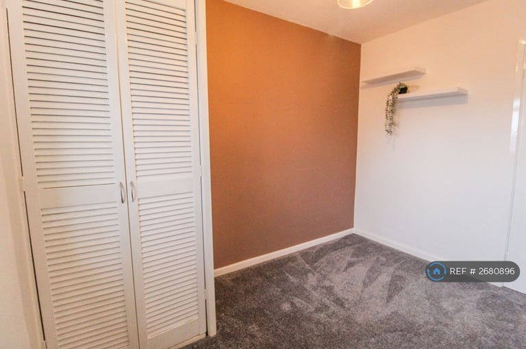 2 bedroom flat in Arundel Court, Nottingham, NG3 (2 bed) (#2680896)