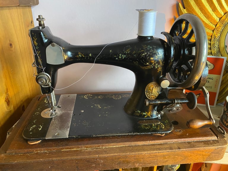 image for Antique 1892 Singer Hand Crank Sewing Machine 
