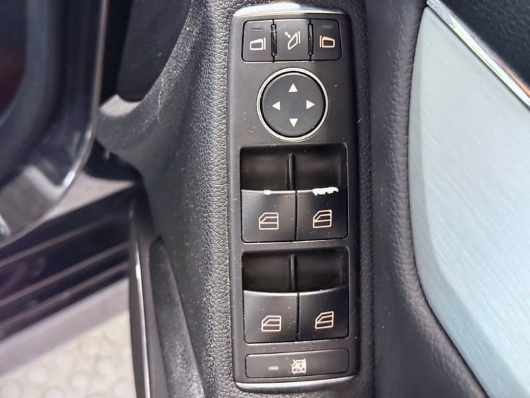 2011 Mercedes-Benz C Class C220 CDI BlueEFFICIENCY Sport 4dr Auto SALOON DIESEL Automatic