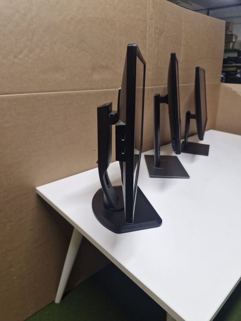 Monitors DELL IIYAMA HDMI in bulk available for sale.